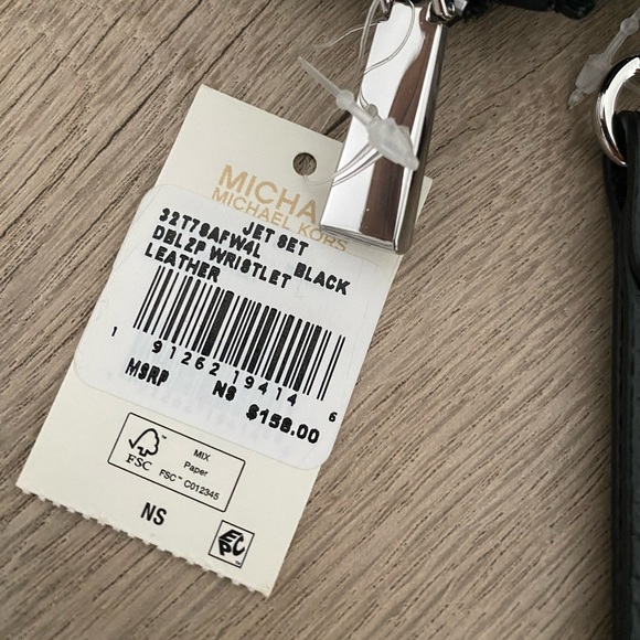 NWT Michael Kors Black Wristlet - Picture 3 of 3